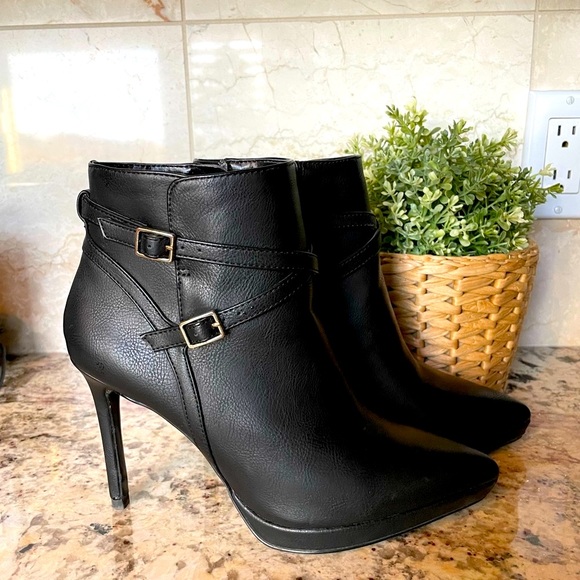 Charles & Keith High Heel Boots - Picture 2 of 8